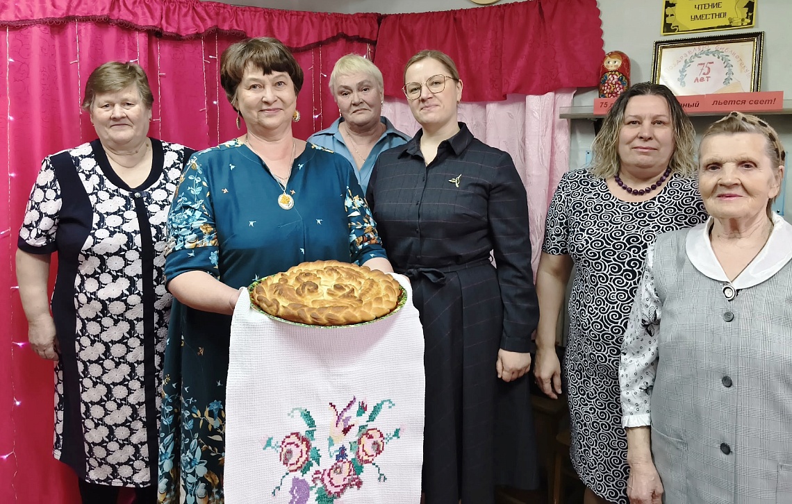 75 лет библиотечный льётся свет…